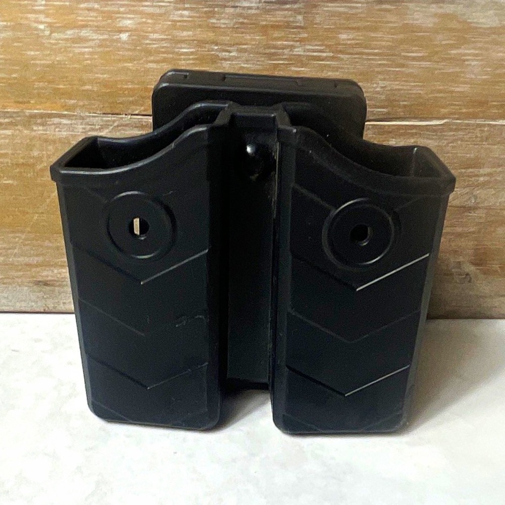 Black Polymer Double Pistol Magazine Pouch OWB Belt Clip Holds 2 Mags